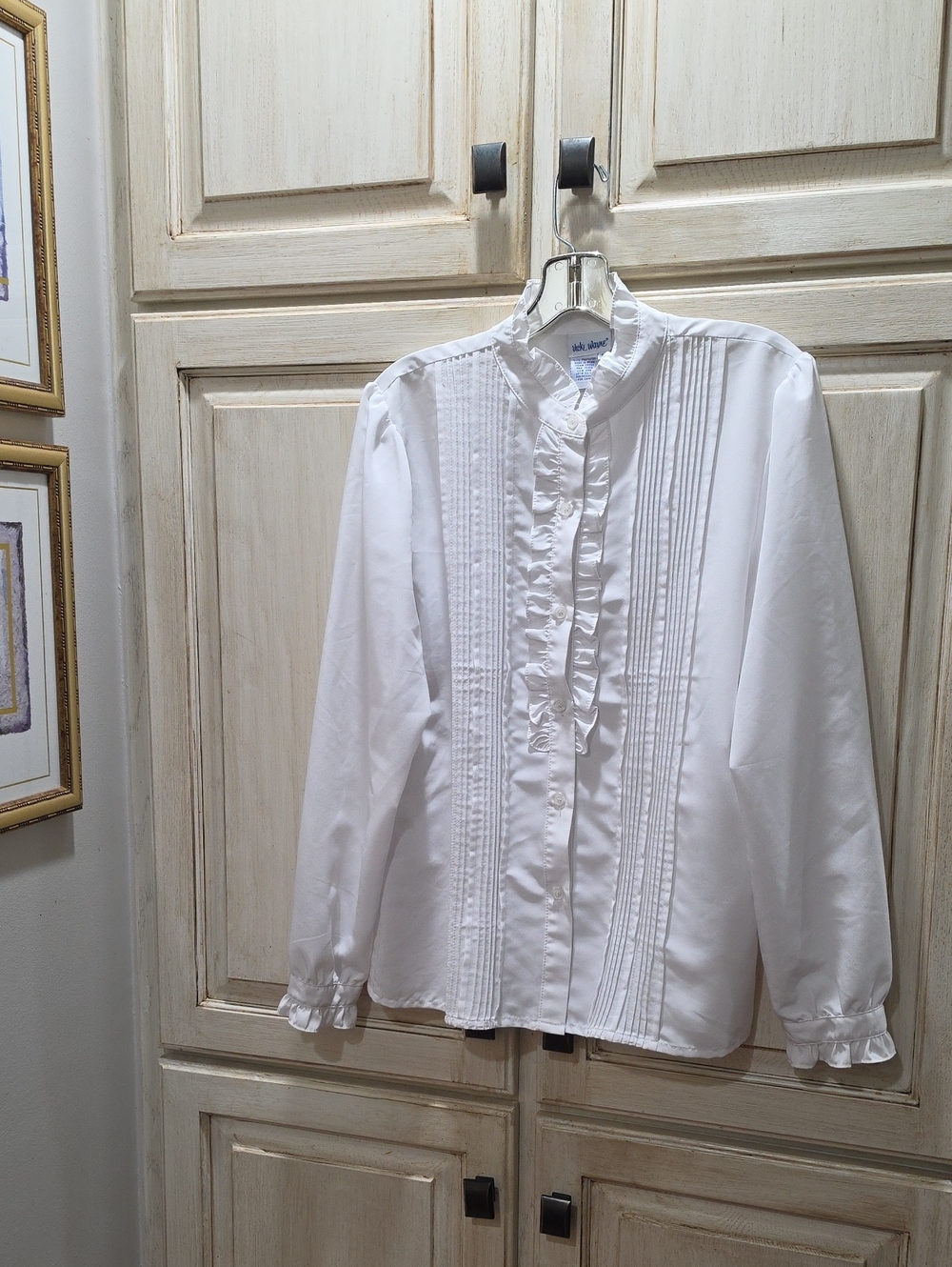 Vintage white long-sleeve tuxedo-style blouse Excellent Condition
